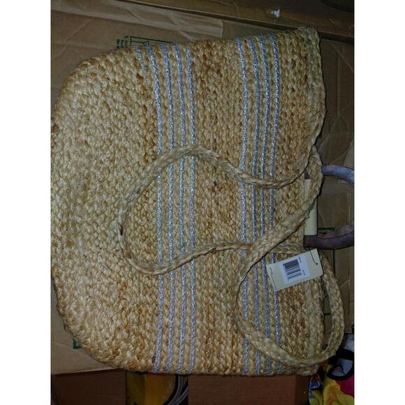 Woven wood handle beach bag - Picture 3 of 8